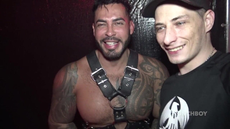 Bareback story at the attack cruising Madrid: The pornstar Ashley Rider fucked raw by Viktor Rom