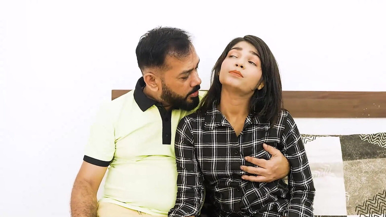 Uncutadda: Nevlastní otec šuká svou nevlastní sestru a tvrdě šuká