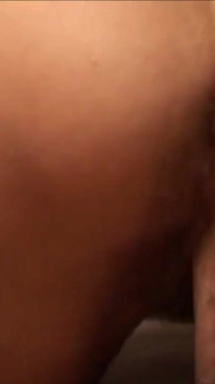 Il porno amatoriale viene nel bicchiere e lei lo lecca