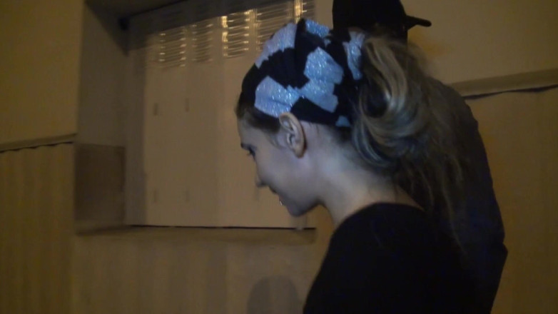 Max Casanova: La ragazza siriana viene scopata per la prima volta da...