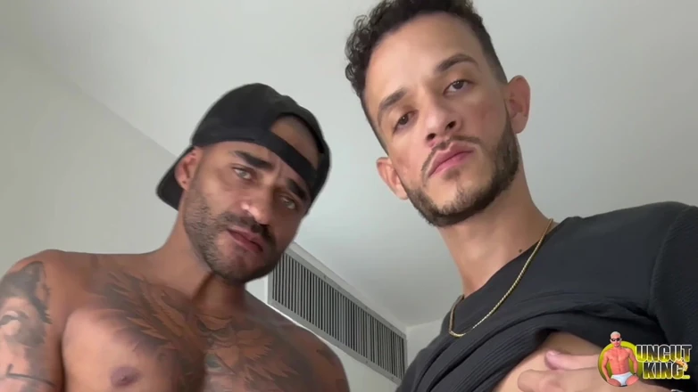 UncutKing: Zakar raksasa XL kongkek tanpa kondom kumpulan gay tanpa kondom