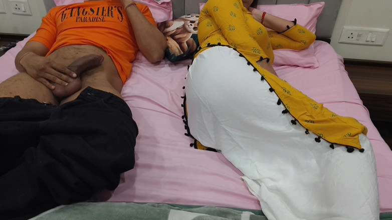 Hornycouple149: Rozhodli se masturbovat v pokoji nevlastní sestry (18+ Sexy nevlastní sestra)