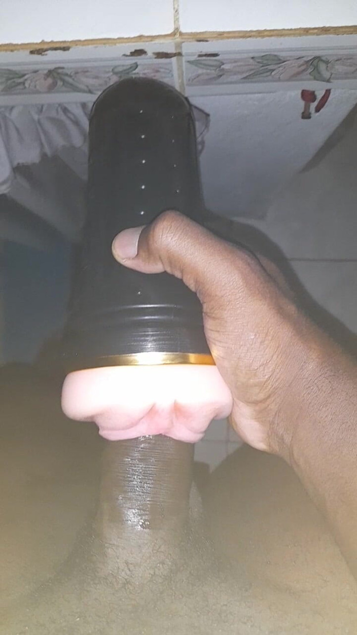 Black guy: Masturbare s10 E5
