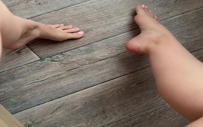 Tori Diamond: Sexy Legs and Feet of Your Stepsister