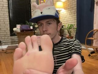 Ghost Cams: Eating Icecream and Showing off My Feet