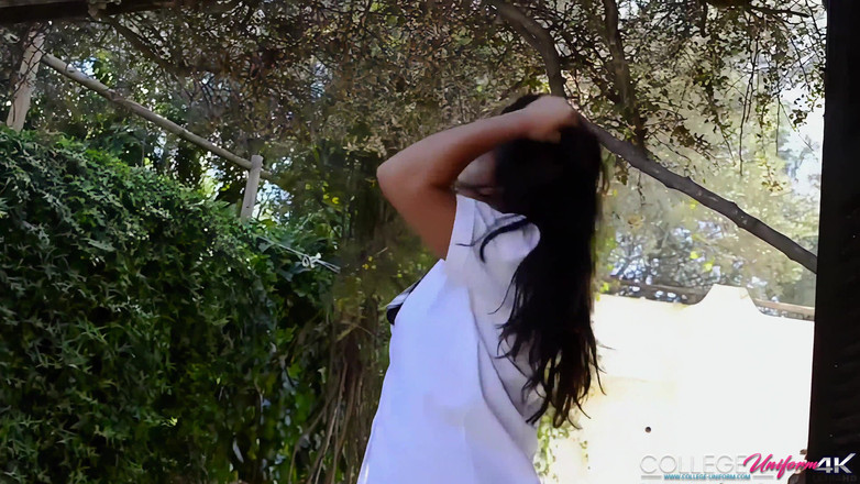 College Uniform: 夏日以火焰为特色