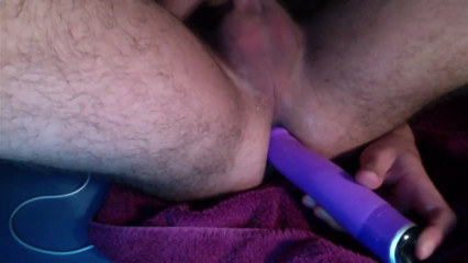 Luca-twink: Velké fialové dildo v mém zadku