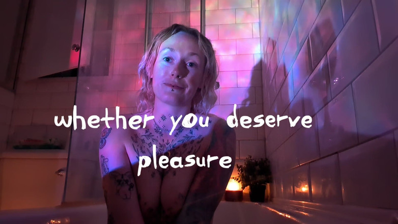 Liberation in motion: Cewek sange ini rela muasin memeknya sambil bugil di kamar...