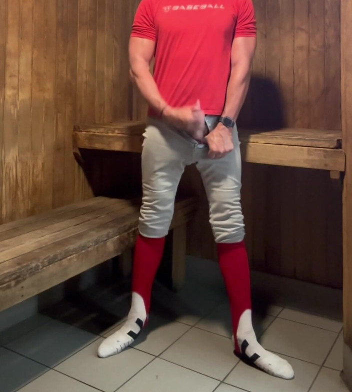 JockDad87: Cowok alpha lagi asik bersenang-senang di ruangan sauna bareng jockdad87...