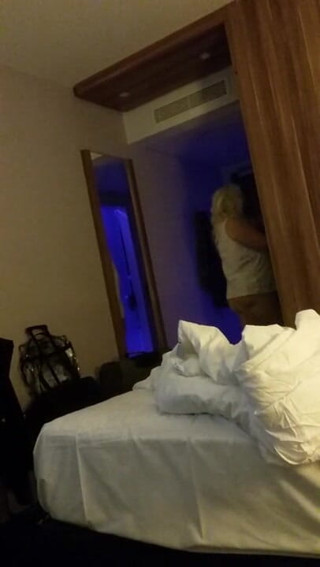 BBW nurse Vicki adventures with friends: seksi dach larki nagn gand se apni naak ura rahi...