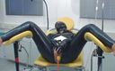 Rubber & Clinic Studio - 1ATOYS: Lateks Catsuit&amp;#039;te lavman