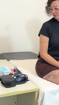 De buitenlandse vrouw wist niet dat ze een medisch onderzoek moest ondergaan in Brazilië