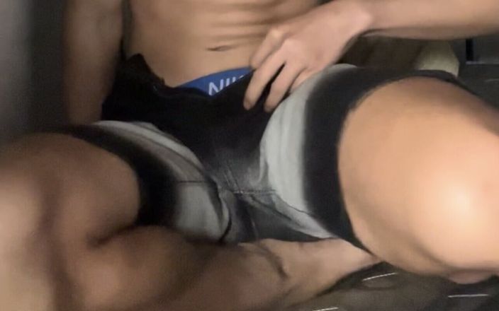 Quan Vietnam 18: Junger asiatischer twink Wichs masturbiert im männlichen wohnheim und Hige...
