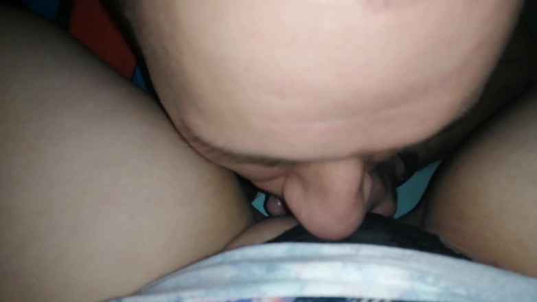 Jay_Marish: 私たちは男と一緒に入り口に駆け込み、彼のペニスをしゃぶりました
