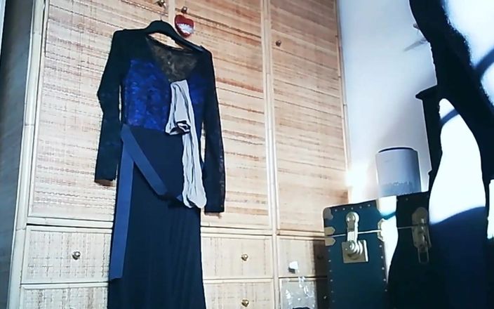 Nicoletta Embassi: Italiensk styvmamma gör hennes strumpbyxor fulla av vaginala juicer