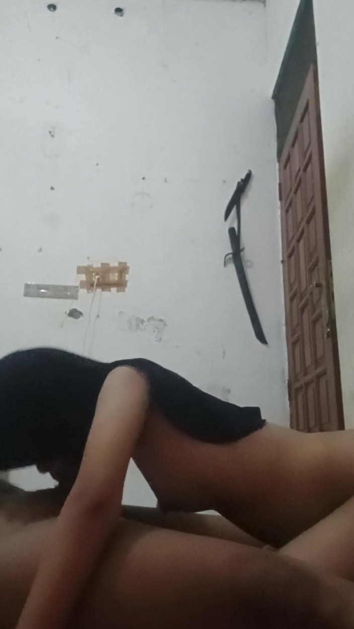 Theresia Nirvana: Hiper seks yapan 18 yaşındaki tesettürlü öğrenci