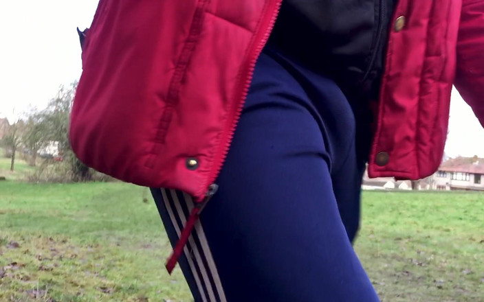 MrMagicDevil: Então é inverno e está super frio lá fora. com calcinha...