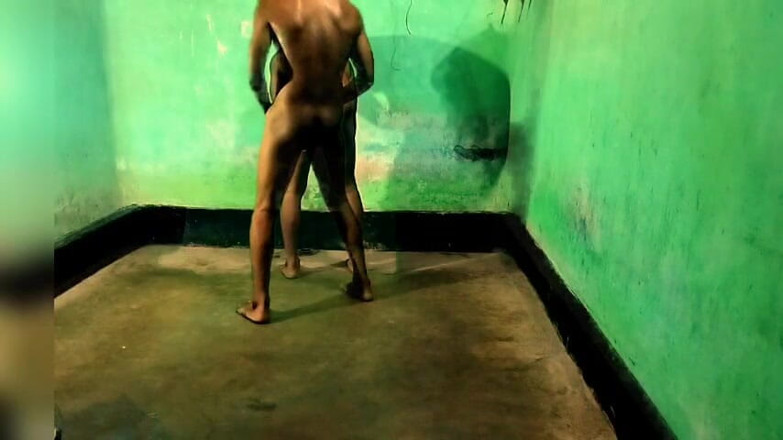 Desi Tits: Gay pornô hetero cara fode twink femboy em pé anl...