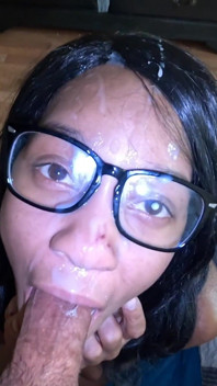 Puta de ébano consigue otro facial desordenado