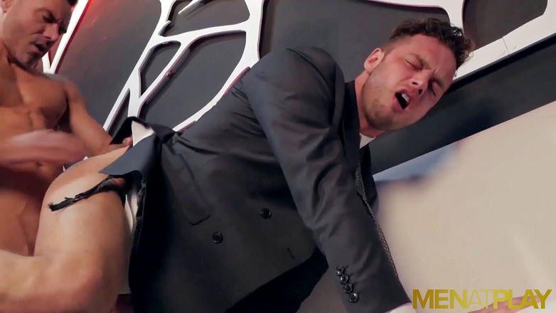 Menat Play: Menatplay iş arkadaşları Damon Heart ve Manuel Skye anal sikişiyor