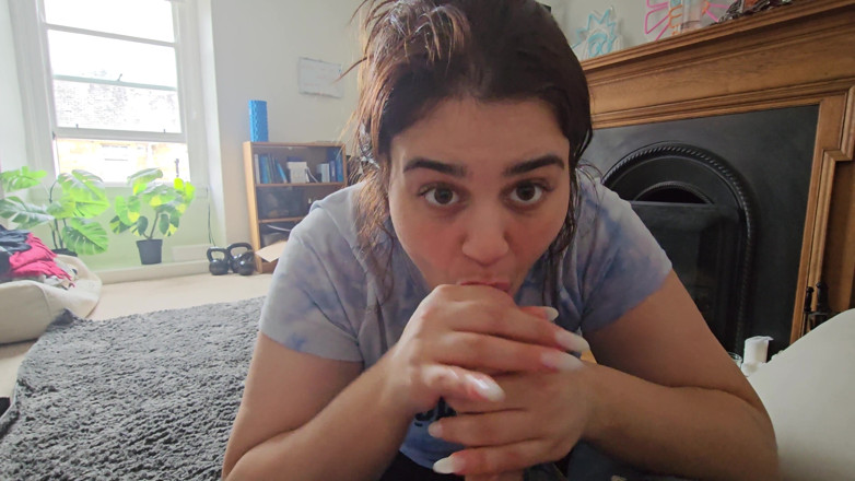 LuciaLatinaGomez: Quick BJ for the Plumber
