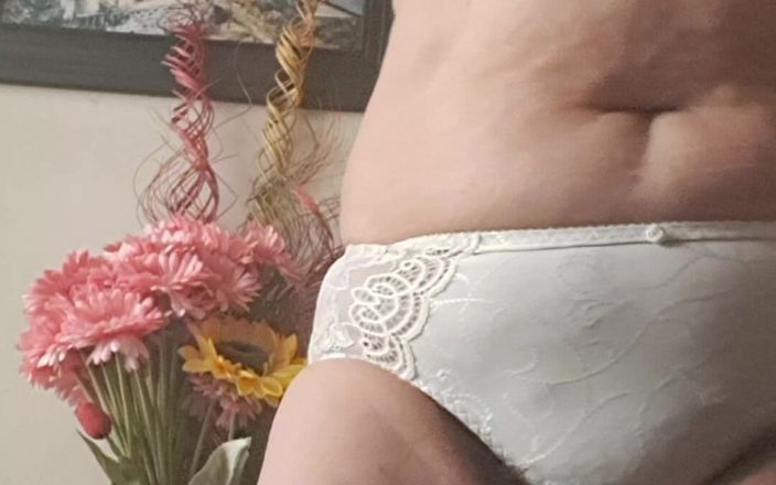Mommy big hairy pussy: V kalhotkách a dotek zralého těla