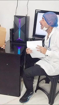 Esposa Traindo Marido Com Ginecologista No Exame E Corno Na Sala De Espera!