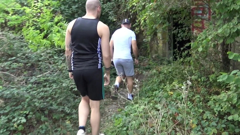 PRIVATE CLUB BIG COCK FUCKERS: Jess fucked barebakc by John Strap outdoor cruising
