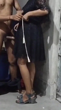 Où est la fille qui se fait baiser la chatte sous prétexte d’aller chercher une puja ?