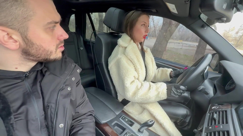 Hottie goddess: Laktační zápletka v rozkazu maminky v autě