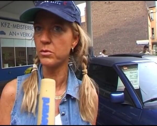 Deutsche XXX Filme: Alemã gata tem sua buceta fodida na loja de carros