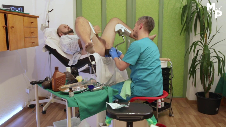 Marcus Pollack Gay: Perverzní doktor nacpe zadek rukama a silikonovými hračkami