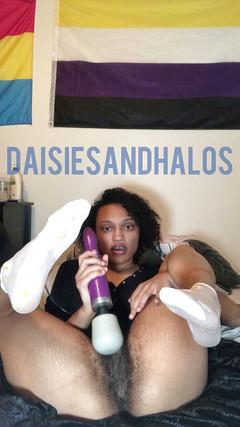 Daisiesandhalos: Orgasmo a pecorina nella mia camicia da notte! Super pelosa!