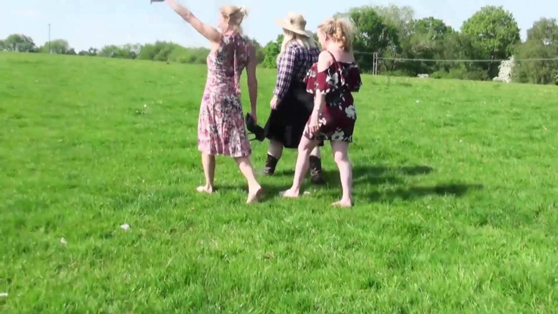 Dirty Doctors Clips - Mature British Lesbians: Le péage de l'agriculteur Selena