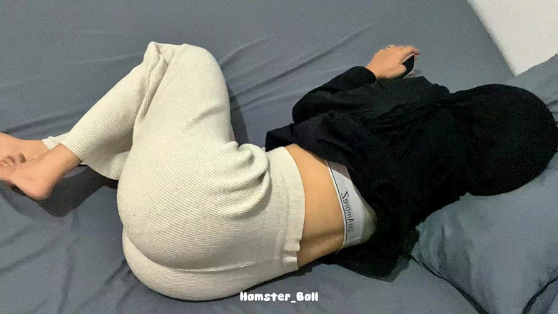 Hamster_Ball: Mengganggu adik tiri 18+ Muslim saya di biliknya