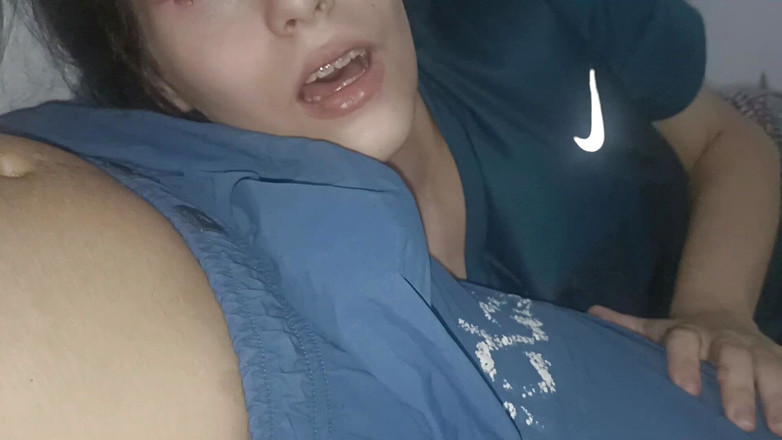 Natasxha: 我从我的饥渴继妹那里得到了美味的口交,直到她让我在她体内射精