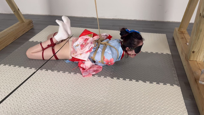 Yanmou: La versione climax di indossare un kimono in un giorno...