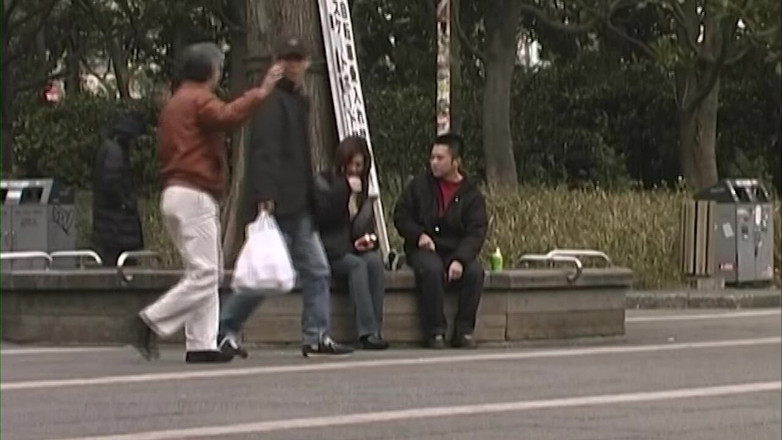 JapaneseAmateur: 야외에서 운 좋은 낯선 사람과 격렬하게 바람을 피우는 미시 갈색 머리 밀프