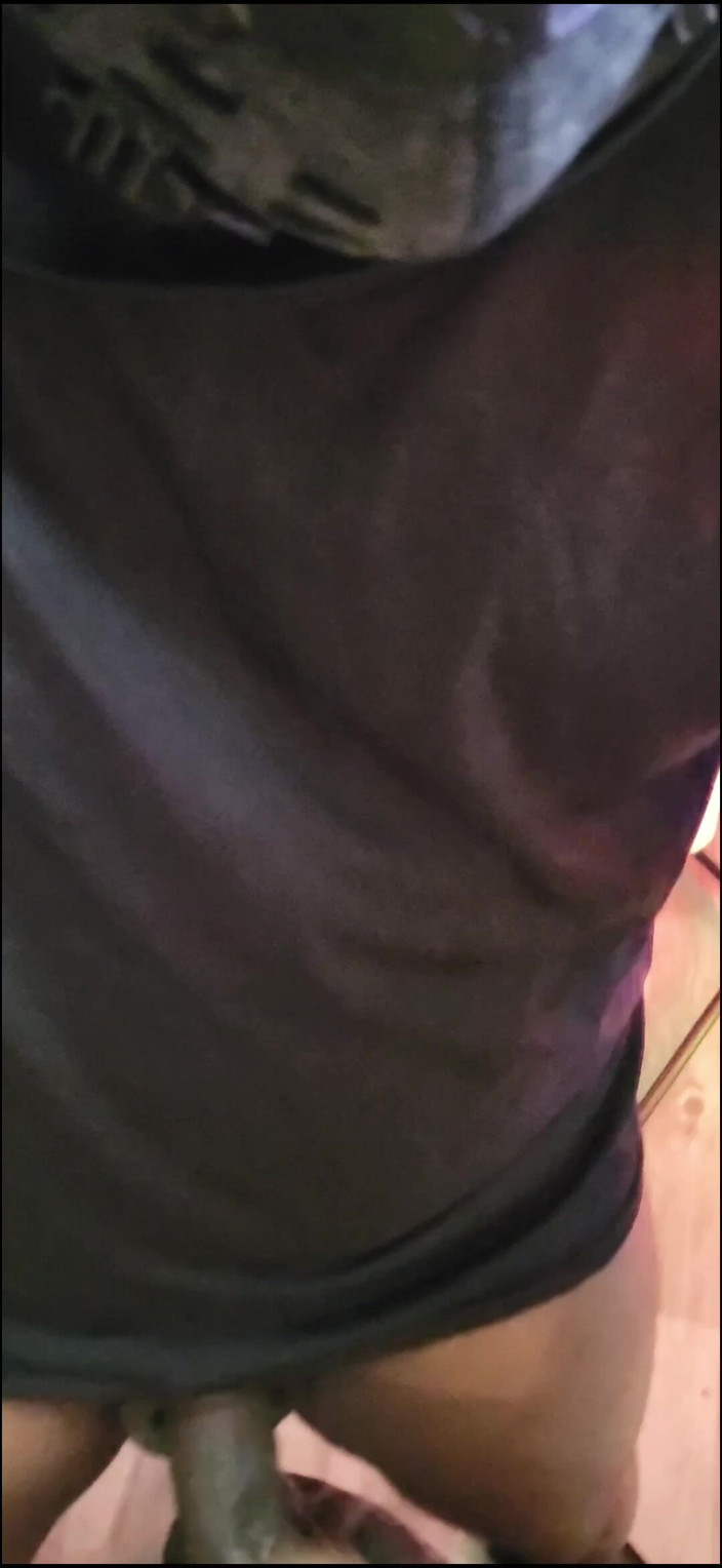 Wondahead21: Kamera nadziemna białej dziwki CD je mięso i połyka orzecha ️