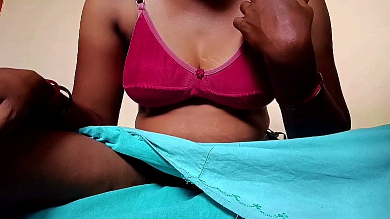 Ammukutty88: Ammu กําลังบีบนมตัวเองบนบรา 136