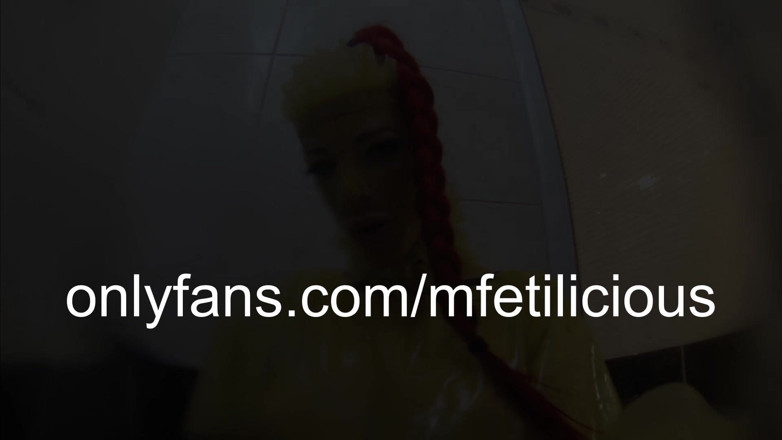 Miss_Fetilicious: POV, pisse dessus sous la douche