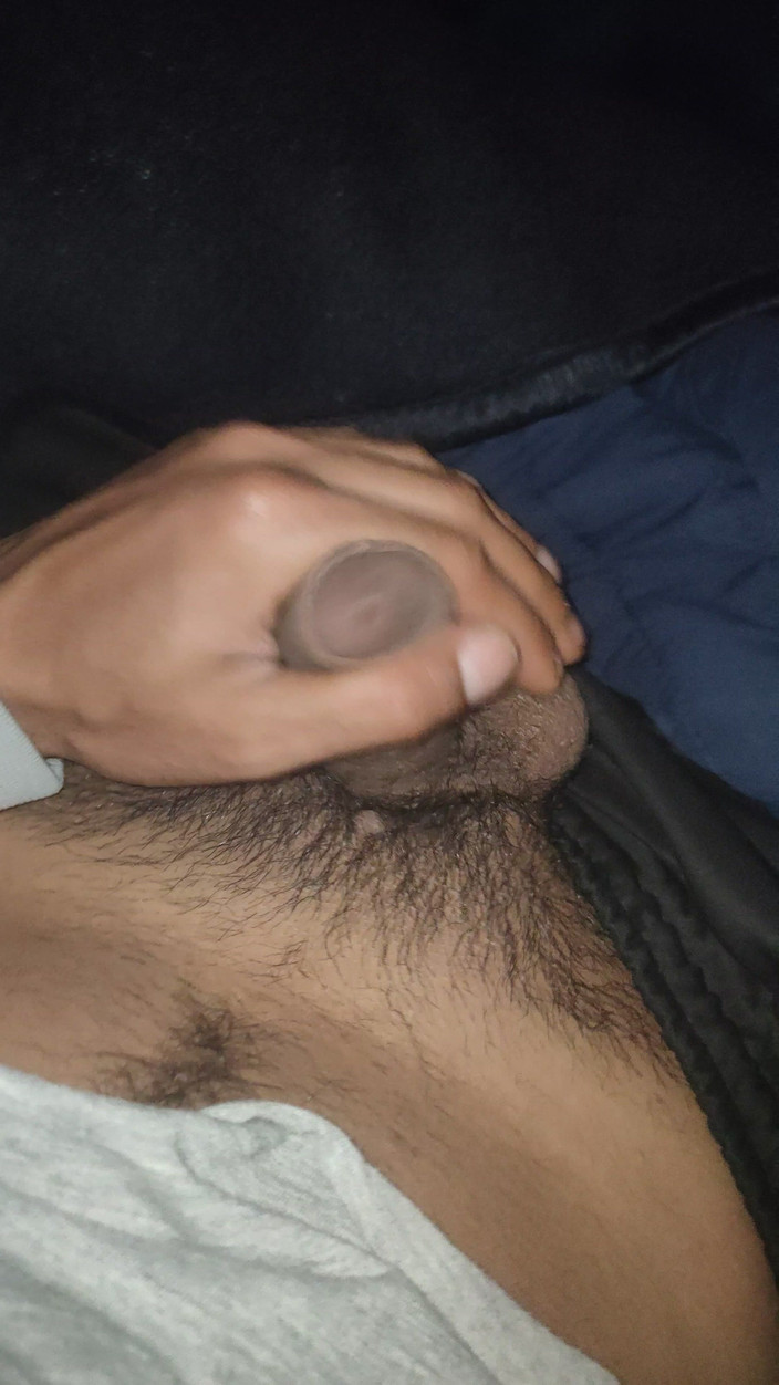 AlexAlejandro13: Estar en casa con una mano descarada