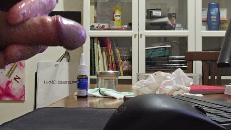 Jordance: Schön Im Büro Mit Kostenlosem Spritzen Auf Dem Tisch