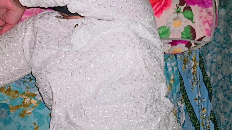 Sairaxsaim: Soti Hoi Behan Ke Haath Mein Lora Diya