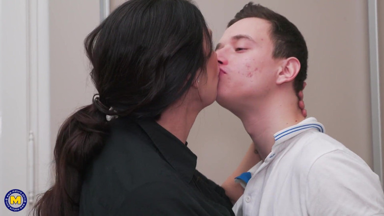 Mature NL: Big boobed mature fucks with a sweet guy