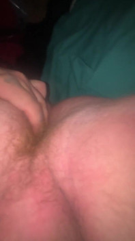 Esticando minha bunda com plug anal