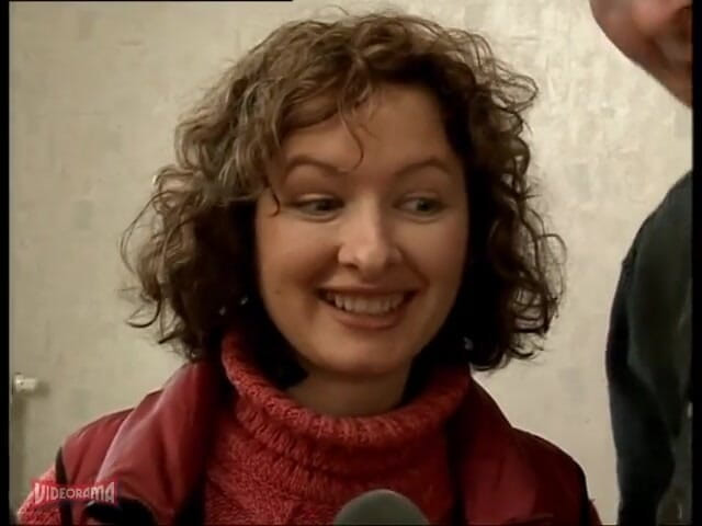 Videorama: Mooie dame met warrig kapsel heeft plezier met seks