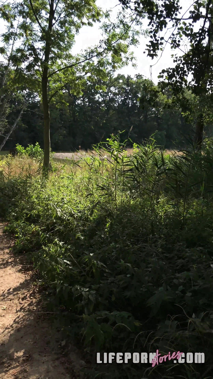 Life Porn Stories: Life Porn stories 8 - भाग 6 चूत पर चलना - आउटडोर रंडी जंगली हो जाती है