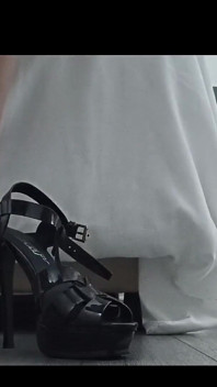 Highheels Non nude - nie erotyczne pokazywanie moich stóp i wyżu
