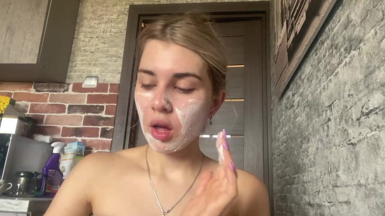 Misty Phoenix: Tratament sexy cu mască la spa
